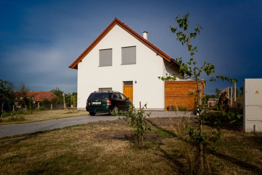 Exteriér – Rodinný dům Sokolnice, celkový pohled od příjezdové cesty